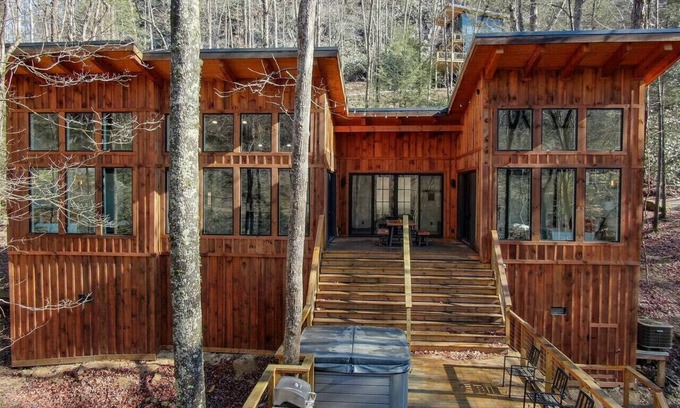 Rogers House | Drop Red Gorgeous by The Hideaways
