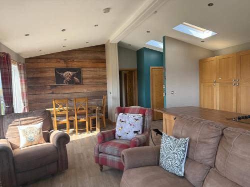 Lanark House | Drovers Lodge, farm retreat in rural Lanarkshire, family and pet friendly, onsite craft distillery, perfect location for exploring central Scotland