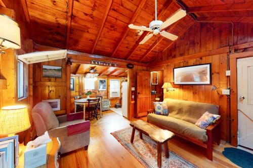 Wellfleet House | Drummers Cove Gem