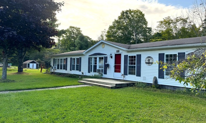 Drummond House | Drummond Island Hotel & Vacation Homes - Channel Road Charmer