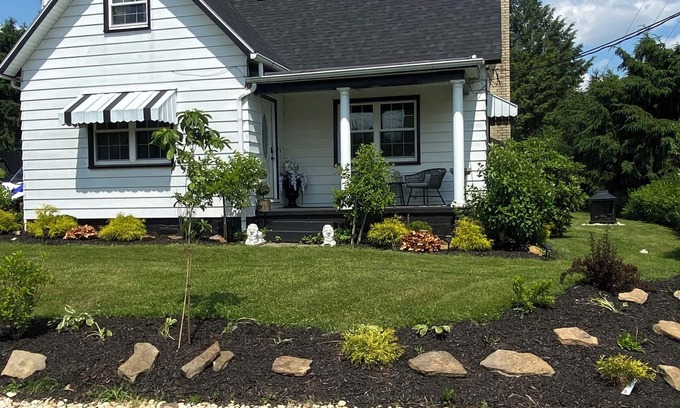 Ellwood City House | Drusilla’s Tranquil Cottage Charmin 3 bed quiet & relaxing fun garage & pavilion