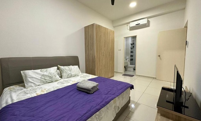 Kempas Apartment | DSummit City View High Floor 5-6 Pax Netflix WiFi