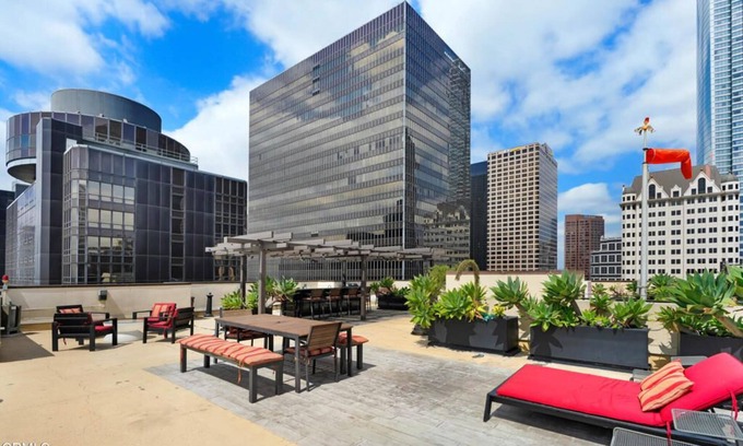 Financial District Resort | DTLA hope