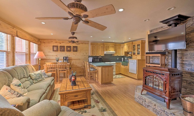 Meadow View Heights Cabin | Duck Creek Village Cabin: Ski, Hike & Fish!