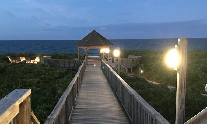 Duck Condo | Duck NC 1BR 1Bath sleeps 4 condo Barrier Island Station 8/22-8/29/20