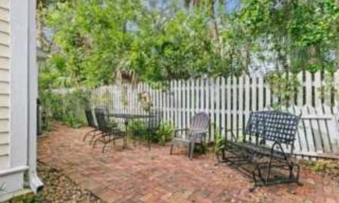 Duckpond Apartment | !Duck Pond Charming 3bed 2 bath house!