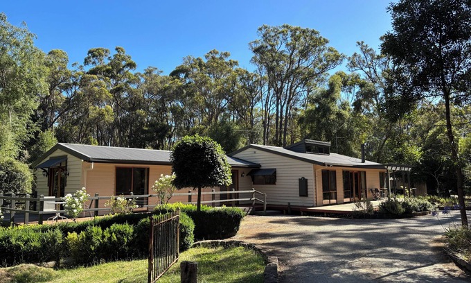 Woodend House | Duck Tree Lodge - Bush Retreat, Macedon Ranges