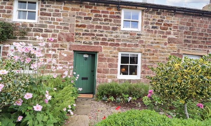 Hurst Green Cottage | DUCKDOWN, pet friendly, character holiday cottage in Hurst Green