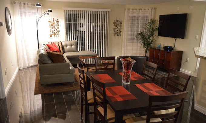 Winchester Condo | Duel Master Suit near the Las Vegas Strip & Convention Center