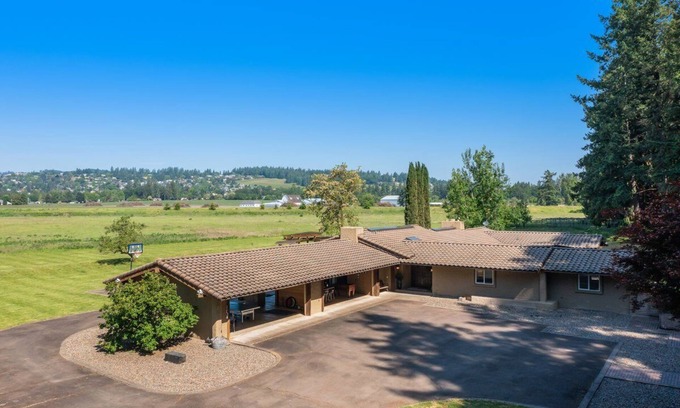 Dundee House | Dundee Landing: A Luxurious One Level Chateau in Wine Country