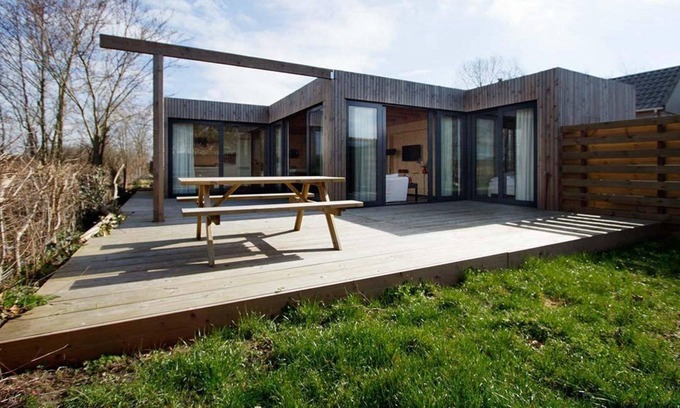 Egmond aan den Hoef Apartment | Dunes of Egmond is located in the middle of the dune area of ​​Egmond-Binnen. 1.5km from the beach. Very private, in nature and great for children.