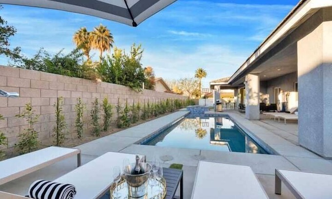 Bermuda Dunes House | Dunes Paradise Modern Getaway
