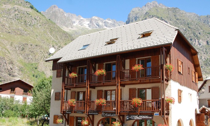La Chapelle-en-Valgodemard Apartment | Duplex apartment 6/8 people, south east balcony, swimming pool, jacuzzi