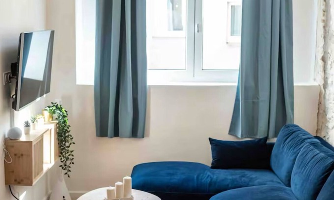 Quartier Administrations Apartment | Duplex 2 minutes from the arena and maison carrée