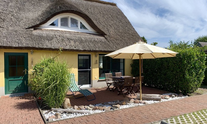 Wieck auf dem Darss Apartment | Duplex apartment with lots of green space to relax - Anni