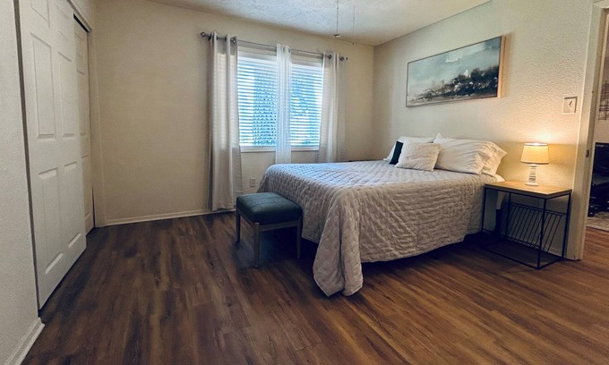 Fondren House | Duplex by Hospitals - Across from the District