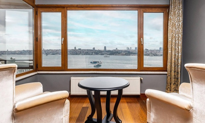 Uskudar Apartment | Duplex Flat w Panoramic Bosphorus View and Terrace