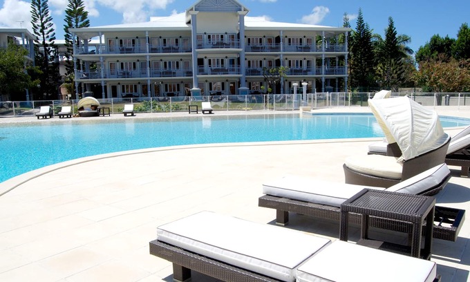 Sainte-Anne Apartment | Duplex in Lousiane style residence with terrace and pool view
