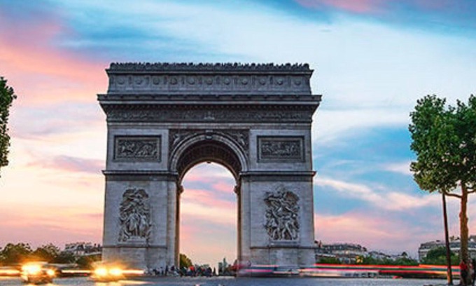Champs-Elysees Apartment | Duplex Montmartre With Aircon In Champs Elysees