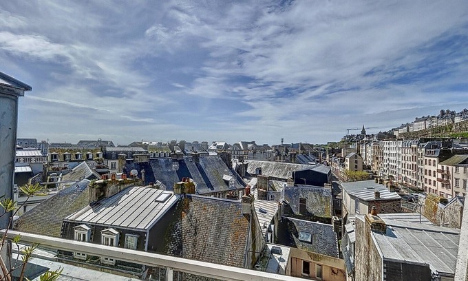 Granville Apartment | Duplex T3 with terrace in the heart of Granville