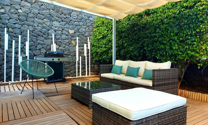 Acoran Apartment | Duplex with sea views, garden and terrace