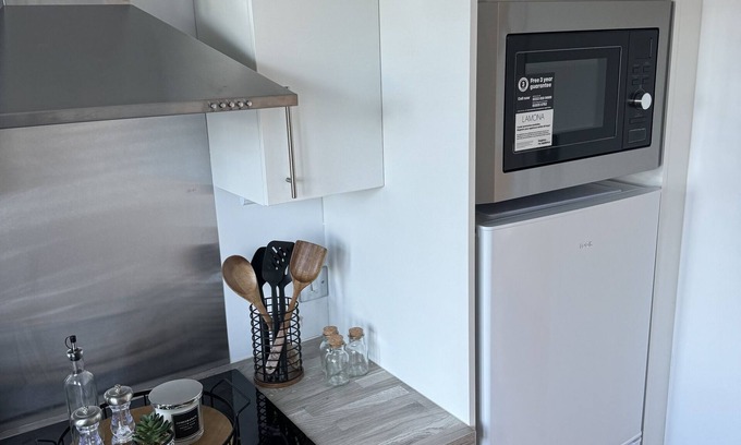 Chelmsford Apartment | Durrant apartment in the city | Long Stays Welcome