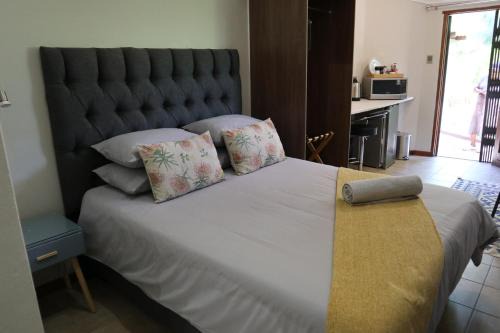 Upington Apartment | Dusky Sunbird Room