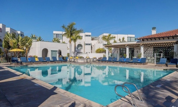 Point Loma Heights Apartment | Dylan Point Loma- Charming 2-bedroom apartment with fitness room and AC.