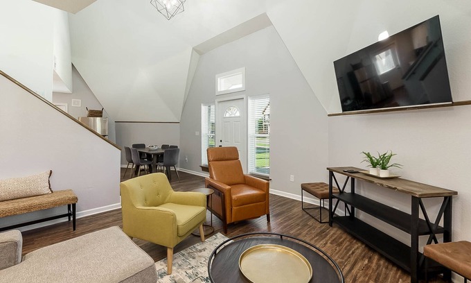 Tuscaloosa House | Dynasty Dome 899 - Book for Football Season!