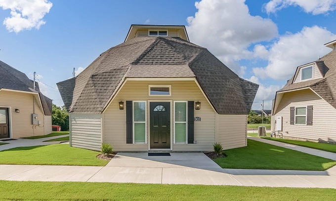Tuscaloosa House | Dynasty Dome 903 - Book for Football Season!