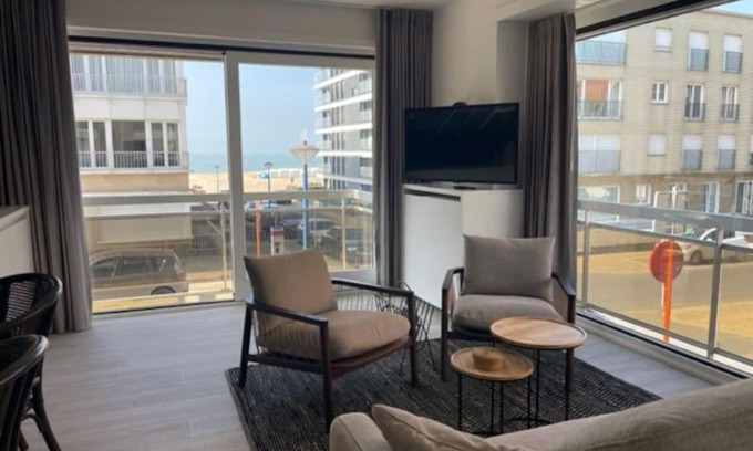 Koksijde-Bad Apartment | Dzee Appartement frontaal zeezicht en gratis parking