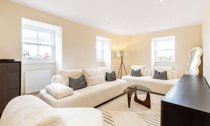 Stepney Green Apartment | E1 Loft - Modern and spacious 3bed 2bath near Shoreditch & Canary Wharf.