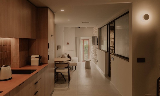 Old Town Apartment | EA | Suite Apartment by Pau Suites