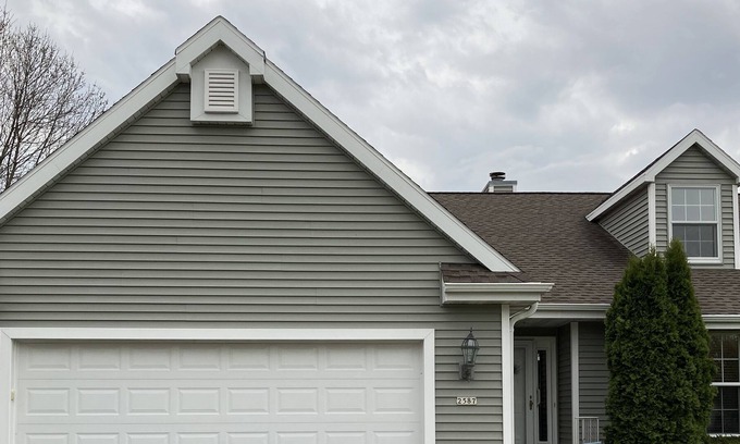 Oshkosh Condo | EAA Room for 2 in condo