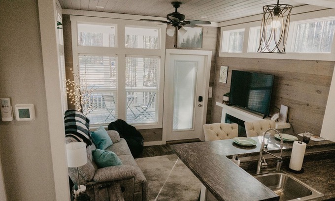 Mentone Cottage | Eagle Nest Tiny Home w/Hot tub, fire pit