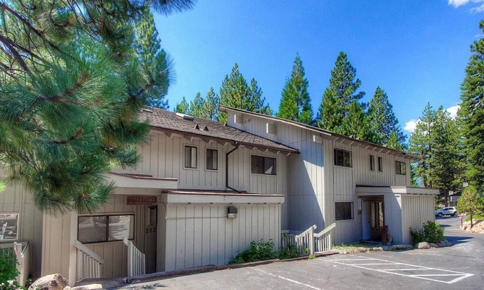 Incline Village Condo | Eagle's Lake retreat - Large Remodeled Condo