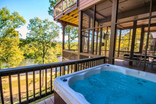 Luray Cabin | Eagle's Nest- A pet friendly cabin on the river!
