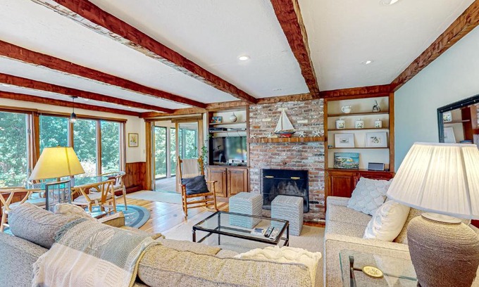 Yarmouth Port House | Eagle's Nest