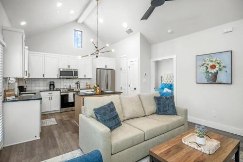 Fredericksburg House | Eagle's Villa - Hot Tub 5 Min to Main