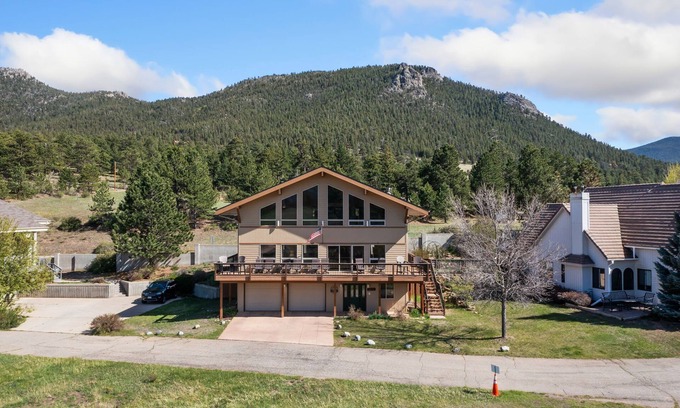 Estes Park House | Eagles Nest at Creekside on the 17th Green!