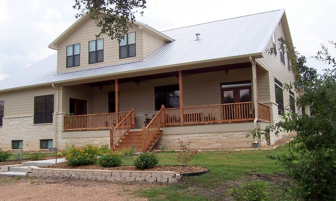 Burton Bed & Breakfast | Eagles Nest Lodge-5 miles from Round Top