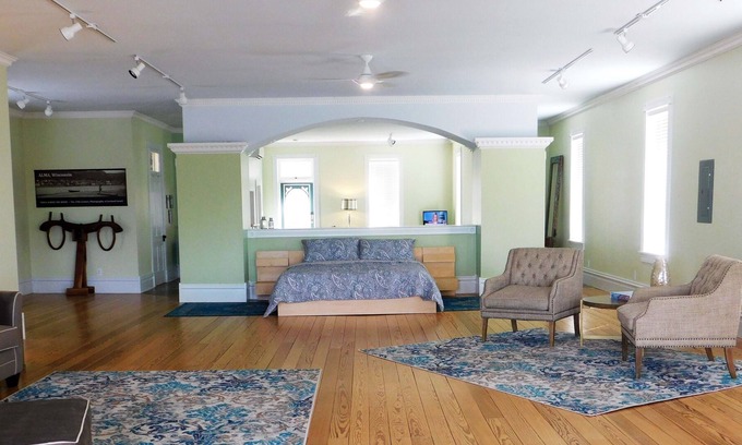 Alma Apartment | EAGLES NEST Loft | Inn At Big River Theatre