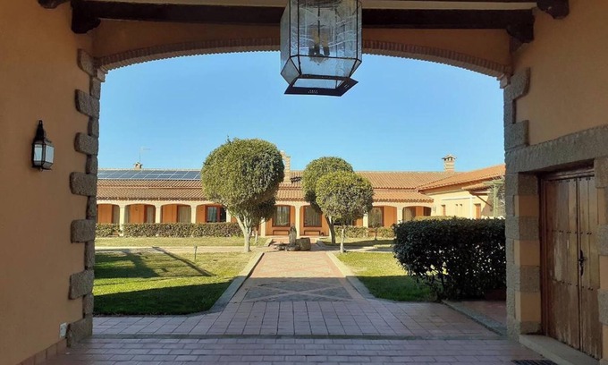 Lagartera Cottage | Eagles of Fuente Empedrada