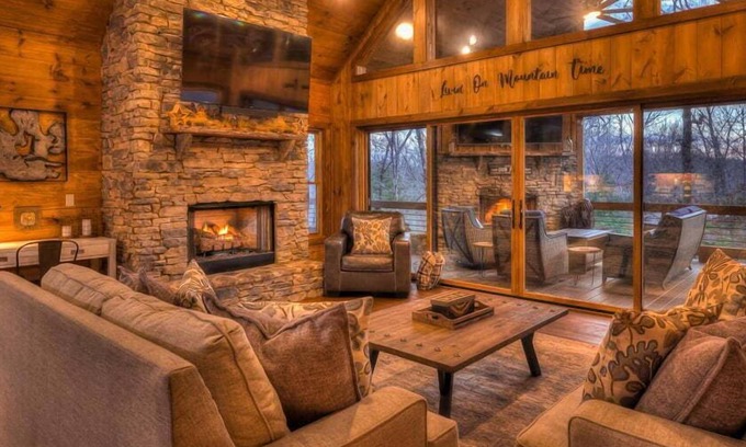 Mineral Bluff Cabin | Eagles on the Ridge - Nearby River Access | Hot Tub | Game Room