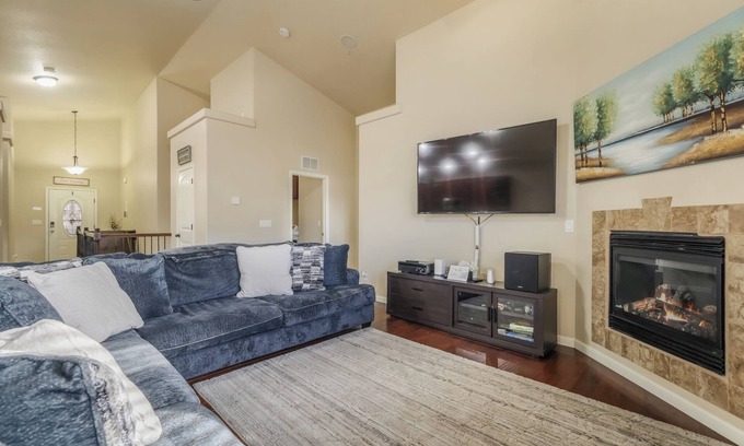 Colorado Springs House | Early Check in/Pet Friendly/Near Military Base/Hot Tub