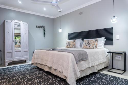 Oudtshoorn Bed & Breakfast | Earthbound Guest House
