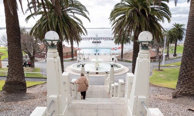 Geelong Apartment | EAS001 · Eastern Beach apartment with Pool & Gym