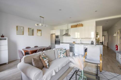 San Sebastian Centro Apartment | Easo Suits Family Friends Parking