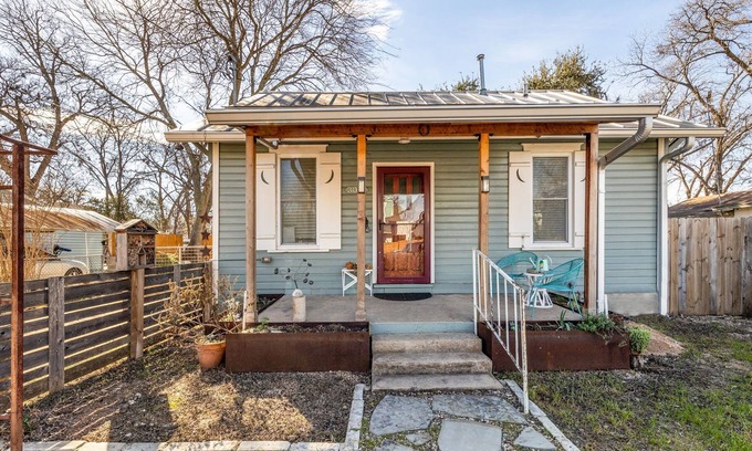 Govalle Cottage | East Austin Bungalow - Parking - W/D - Updated - 2 Miles to E 6th - Yard