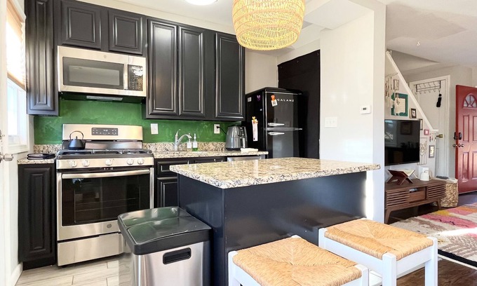 Northeast House | East Boundary Stone 3BR/2BA Townhome - Free St. Parking